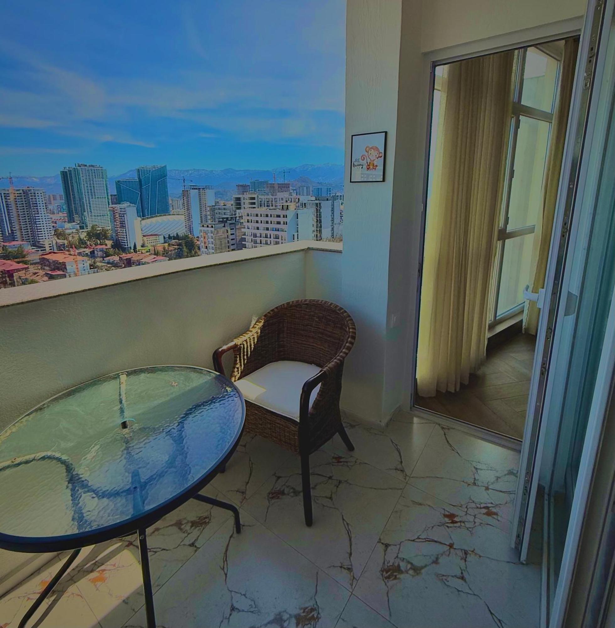 Tamuna'S Cozy Apartment Batumi Esterno foto